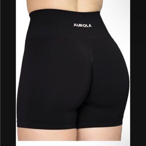 Aurola black scrunch shorts - Amazon